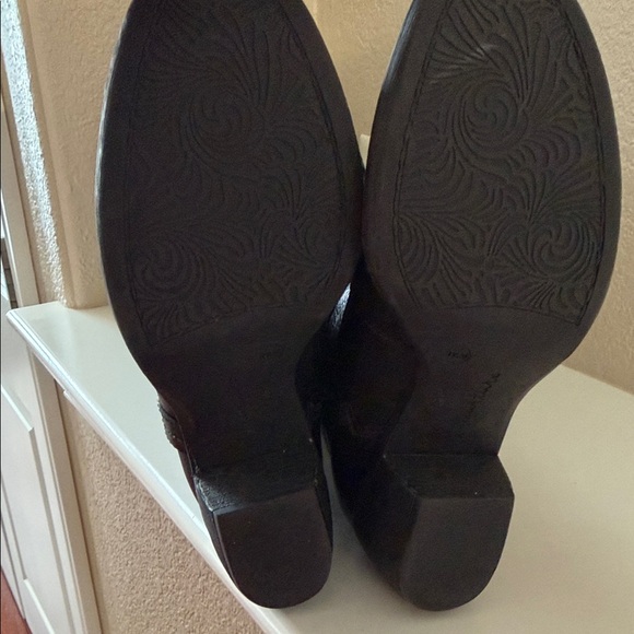 Nurture by Lamaze Black Over the Knee Boots - Picture 10 of 13